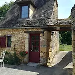 Les Combes Lascaux 펜션 *