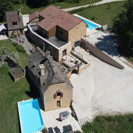 Les Combes Lascaux 펜션 *