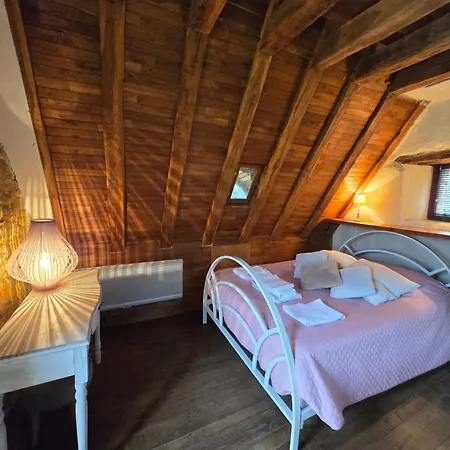 Les Combes Lascaux Hébergement de vacances