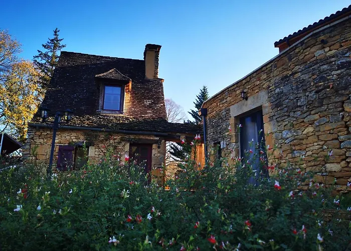 Les Combes Lascaux Casa de Férias *