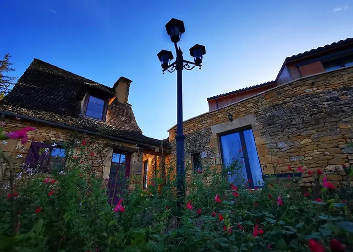 Les Combes Lascaux Casa de Férias *