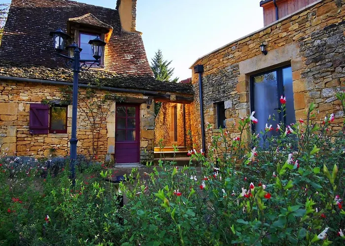 Les Combes Lascaux Casa de Férias *