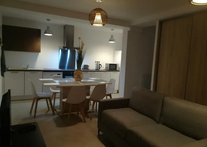 Les Combes Lascaux Casa de Férias *