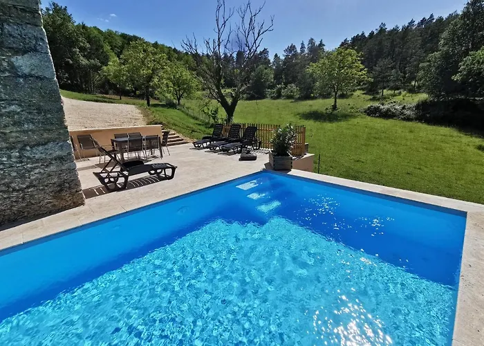 Les Combes Lascaux Casa de Férias *